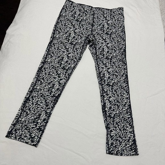 Nike Dri Fit Black & White Patterned Athletic Workout Pants / Yoga Leggings Sz S - Picture 2 of 10
